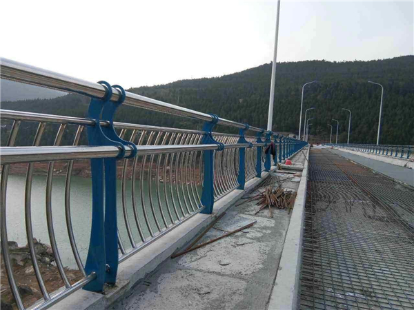 江苏不锈钢桥梁护栏的特点及其在桥梁安全中的重要作用