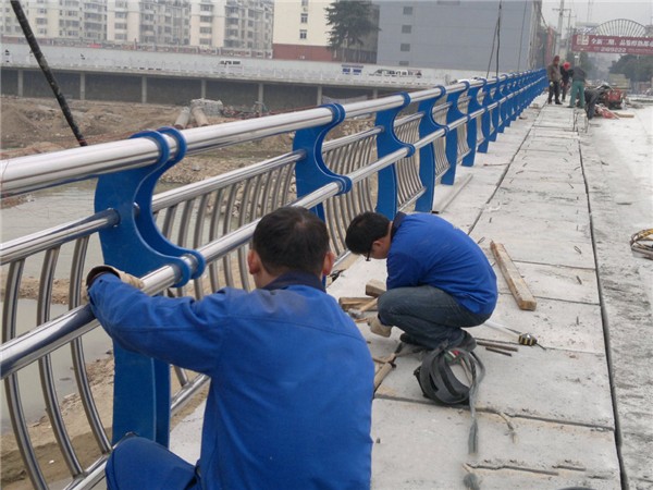 江苏不锈钢桥梁护栏除锈维护的重要性及其方法