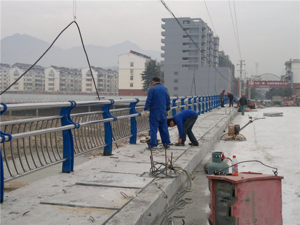 江苏不锈钢复合管护栏常见问题及解决方案