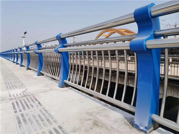 江苏304不锈钢复合管护栏的生产工艺揭秘